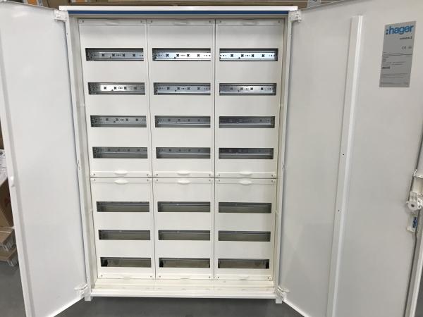 Hager Verteilerschrank mit 3x Verteiler ZU37KS,  ZB33S